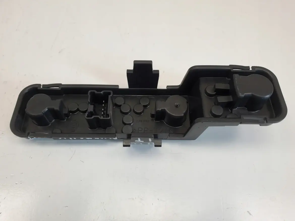 Nissan Almera N16 00-03r LEWY WKŁAD TYLNEJ LAMPY