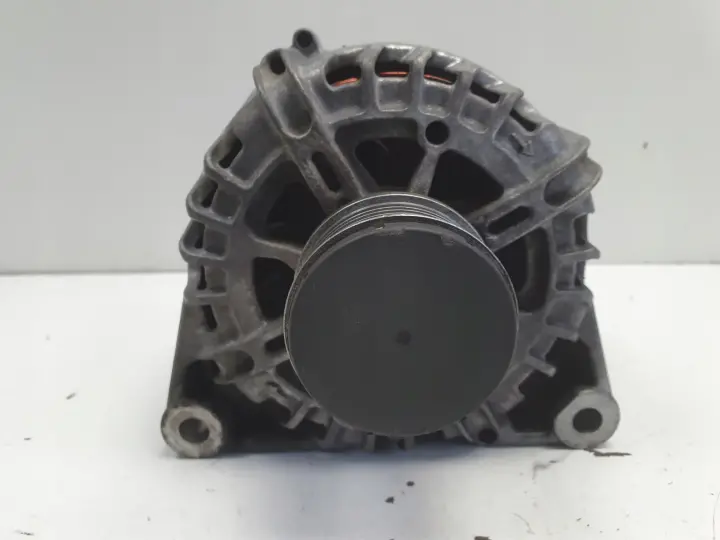 Peugeot 2008 1.2 VTi ALTERNATOR valeo 9670899580