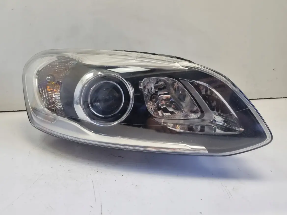 Volvo XC60 LIFT XENON SKRĘTNY PRZEDNIA LAMPA PRAWA prawy przód 31395897