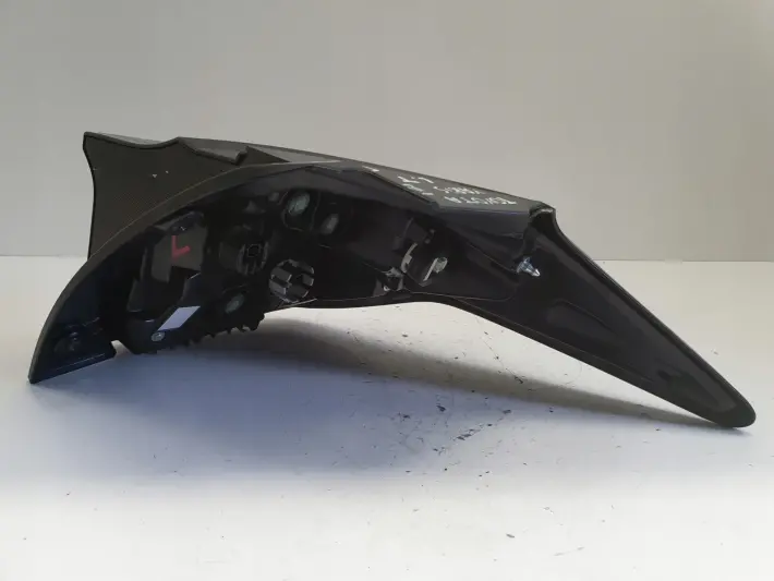 Toyota Yaris IV TYLNA LAMPA LEWA lewy tył kierowcy LED europa