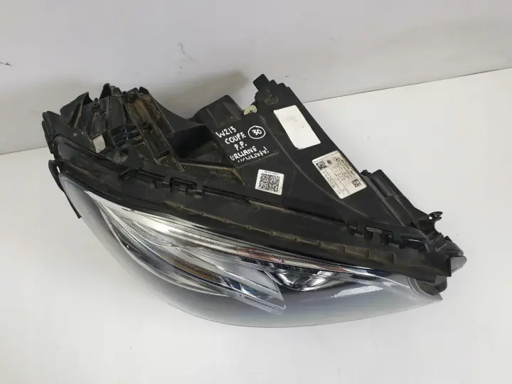 Mercedes W238 COUPE PRZEDNIA LAMPA PRAWA LED