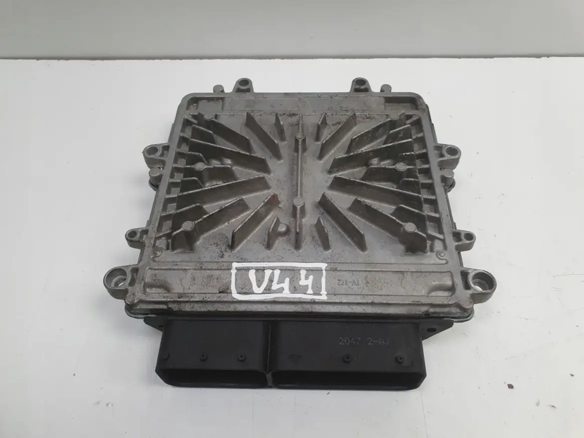 Volvo XC60 2.4 D5 STEROWNIK SILNIKA komputer 31392982 0281030782