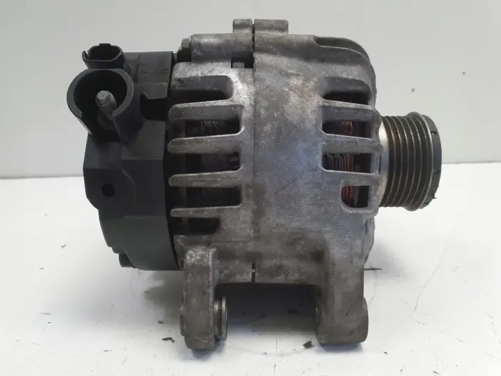 Peugeot 2008 1.2 VTi ALTERNATOR valeo 9670899580