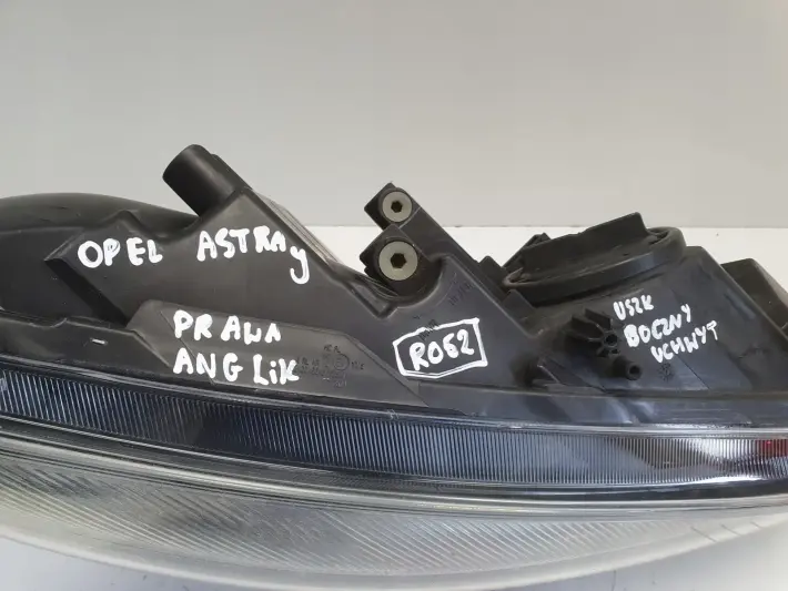 Opel Astra J IV PRZEDNIA LAMPA PRAWA prawy przód anglik Ciemny klosz