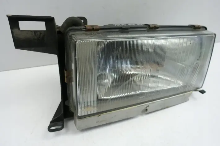 Volvo 740 760 PRZEDNIA LAMPA prawa EUROPA 3 piny