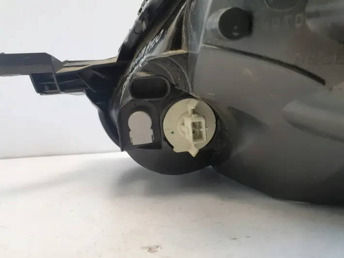 Toyota Aygo PRZEDNIA LAMPA PRAWA prawy przód EUROP