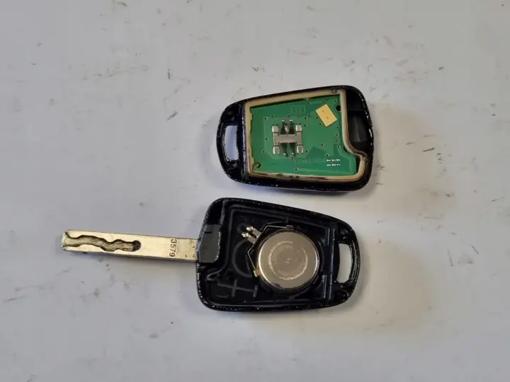 Opel Vauxhall KLUCZYK PILOT 2 przyciski