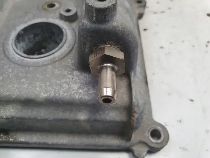 Toyota Yaris III 1.5 H POKRYWA ZAWORÓW 1NZ