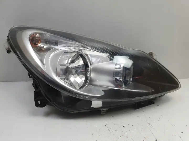 Opel Corsa D PRZEDNIA LAMPA PRAWA prawy przód anglik Ciemny klosz 13217456