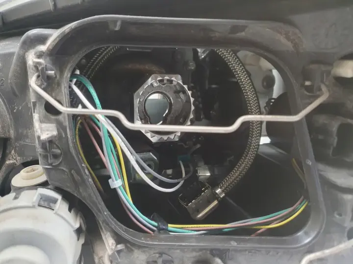 Renault Megane III 08-16r PRZEDNIA LAMPA PRAWA PRAWY PRZÓD xenon 260100021R