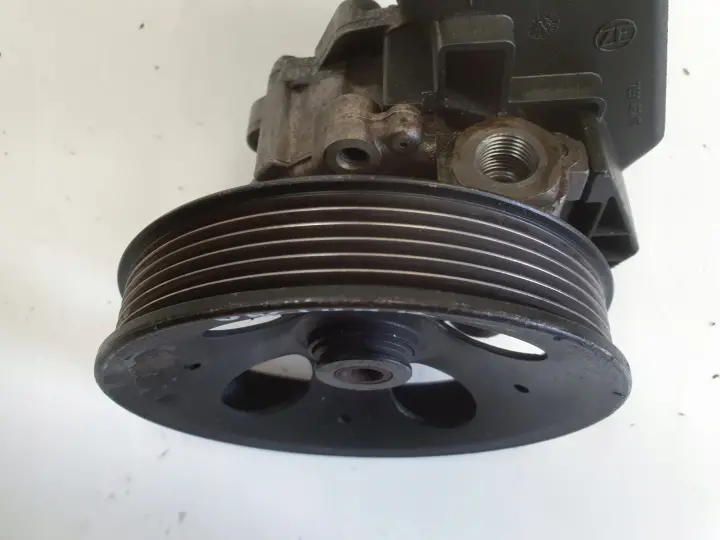 Opel Vectra B 2.0 16V POMPA WSPOMAGANIA 90495960