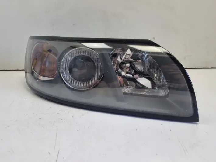 Volvo S40 II V50 04-07r PRZEDNIA LAMPA PRAWA prawy przód 30698886