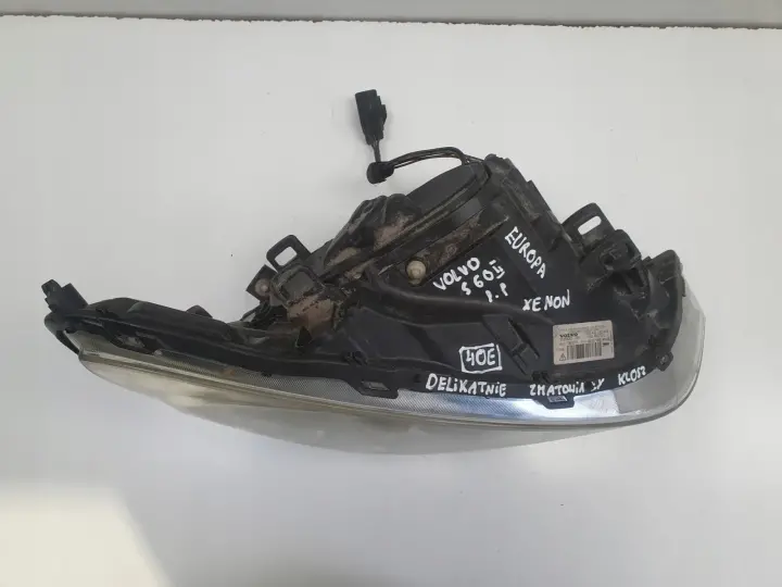 Volvo S60 II V60 10- PRZEDNIA LAMPA PRAWA PRAWY PRZÓD xenon europa 31383063