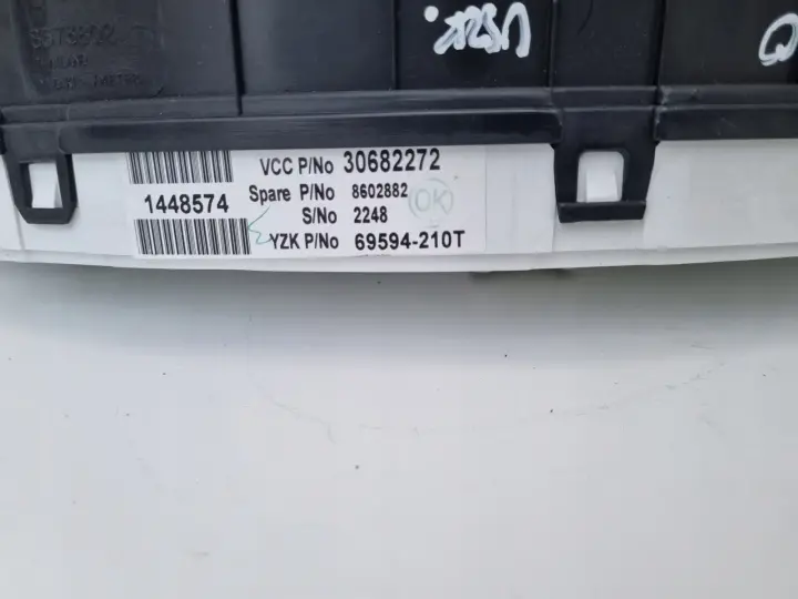 Volvo S60 I V70 II 2.5 T LICZNIK ZEGARY 30682272 Europa benzyna