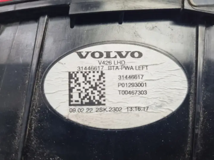 Volvo XC60 II TYLNIA TYLNA LAMPA LEWA lewy tył kierowcy w klapę 31446617