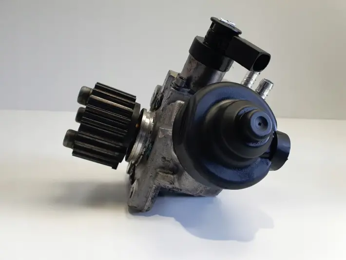 VW Passat B6 2.0 TDI POMPA WTRYSKOWA paliwa 0445010507