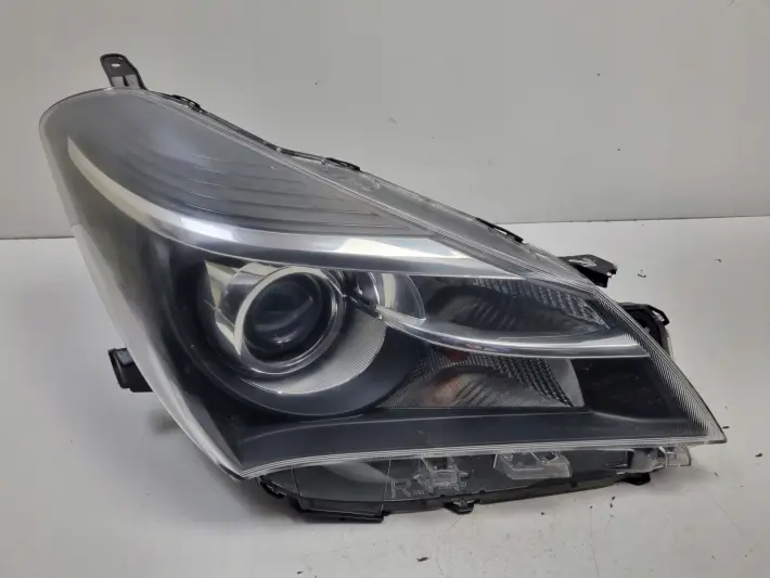 Toyota Yaris III LIFT 14-17r PRZEDNIA LAMPA PRAWA prawy przód EUROPA