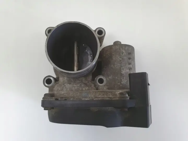 VW Fox 1.2 6V PRZEPUSTNICA 03D133062E