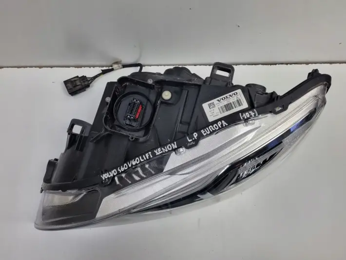 Volvo S60 II V60 LIFT PRZEDNIA LAMPA LEWA lewy przód XENON skrętna 31420261
