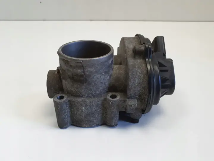 Ford Focus MK2 II 1.6 16V PRZEPUSTNICA VP4F9U-9E928-BA