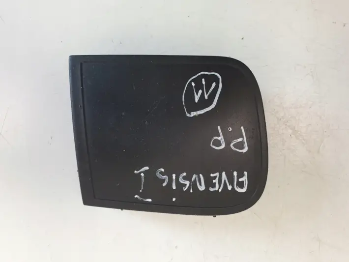 Avensis T22 PRAWA ZAŚLEPKA HALOGENU zderzaka