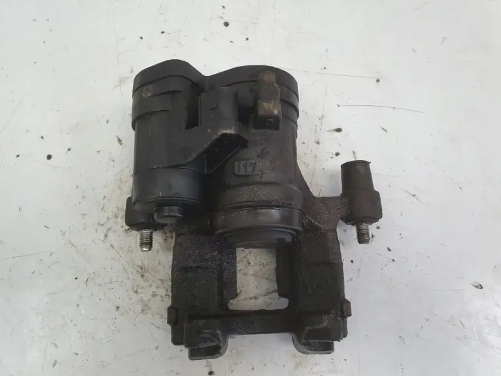 VW Passat B8 TYLNY ZACISK HAMULCOWY LEWY tył Kierowcy 3Q0615405E