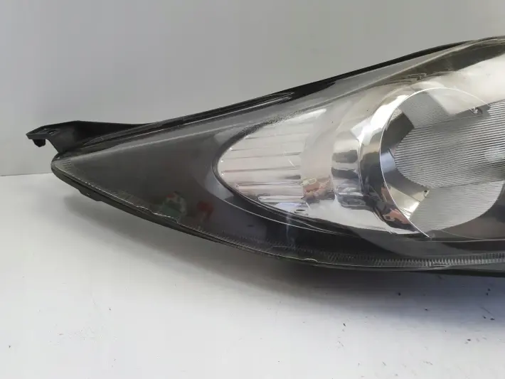 Ford Fiesta MK6 MK7 08-12r PRZEDNIA LAMPA PRAWA prawy przód Anglik ciemna