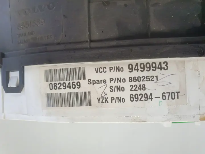 Volvo XC90 I 2.5 T turbo LICZNIK ZEGARY Europa 9499943 8602521