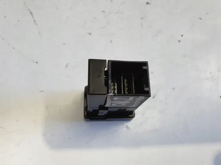 Toyota Avensis III T27 GNIAZDO USB AUX 86190-0D030