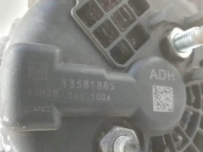 Opel Astra IV J 1.4 T turbo ALTERNATOR 13581885 100A