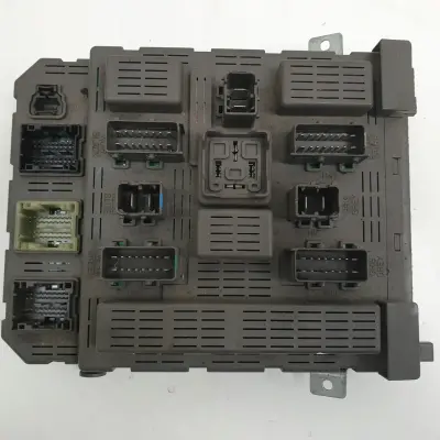 Peugeot 607 2.2 MODUŁ BSI Skrzynka bezpieczników