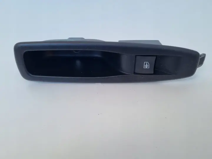 Renault Captur I Clio IV PRZEŁĄCZNIK SZYB panel włącznik 82950721R