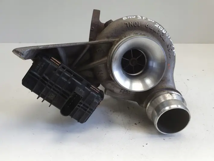 BMW F30 F31 2.0 D TURBOSPRĘŻARKA turbo 8519475