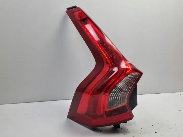 Volvo V60 10-13r TYLNIA TYLNA LAMPA LEWA lewy tył 31214963