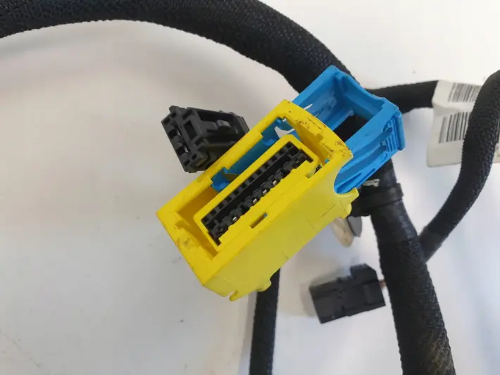 Opel Corsa F WIĄZKA DRZWI lewy przód 9835931880