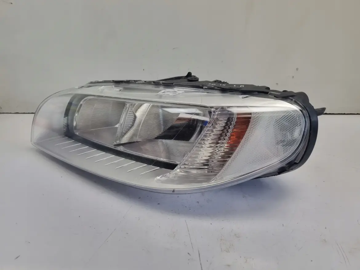 Volvo S80 II V70 III LIFT LED PRZEDNIA LAMPA LEWA lewy przód EUROP 31420019