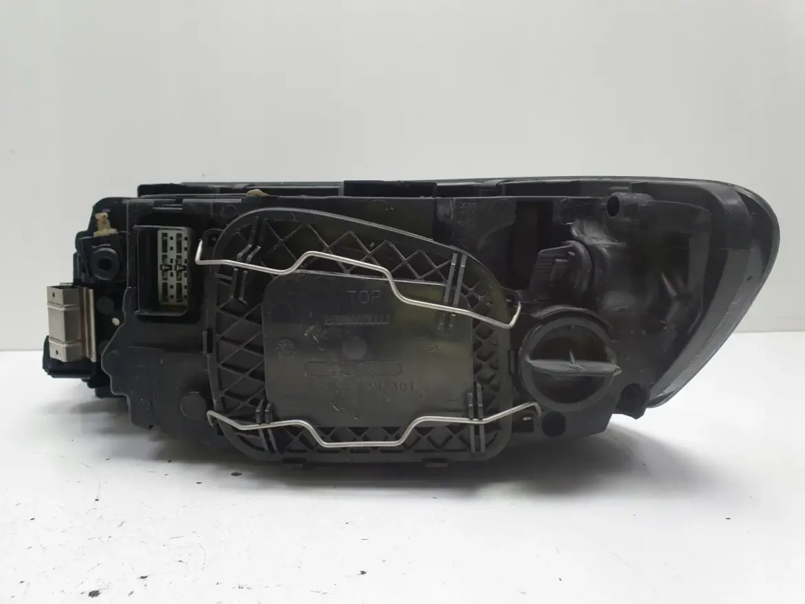 Volvo S40 II V50 LIFT PRZEDNIA LAMPA PRAWA prawy przód 0301237202 31265695