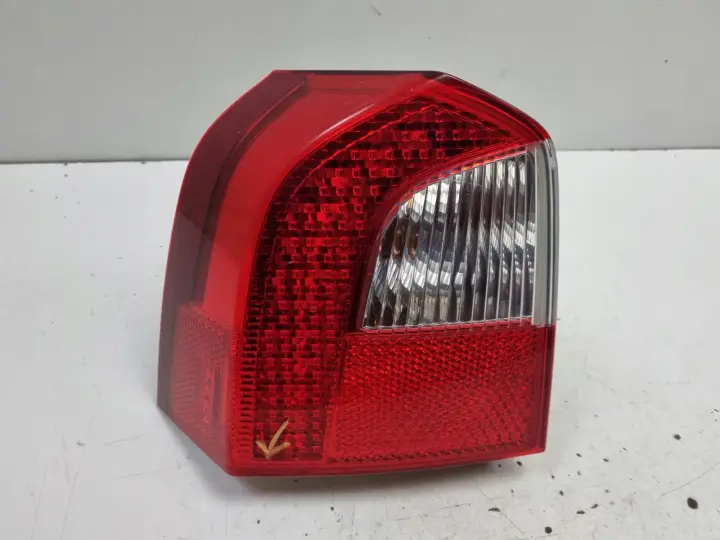 Volvo V70 III XC70 TYLNIA TYLNA LAMPA LEWA lewy tył LED 31395072