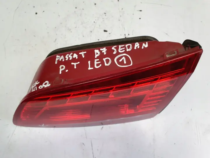 VW Passat B7 sedan 10-14 TYLNA LAMPA PRAWA W KLAPE prawy tył pasażera LED