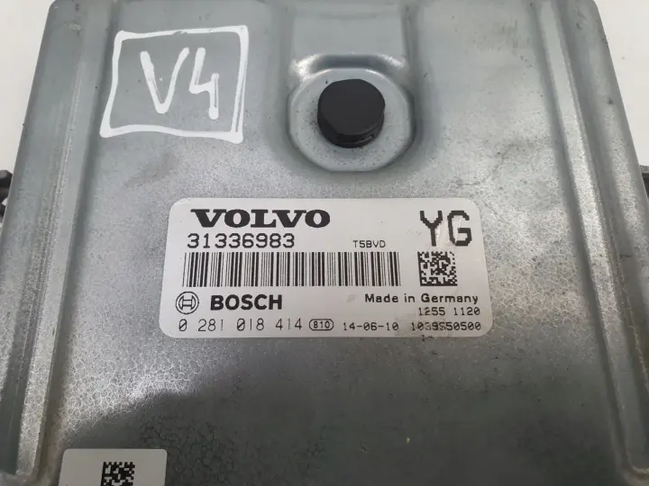 Volvo V40 II 2.0 D3 STEROWNIK SILNIKA komputer 31336983 0281018414