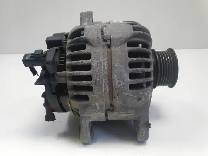 Dacia Duster 1.6 16V ALTERNATOR 0124525207 8200992208 Bosch 150A