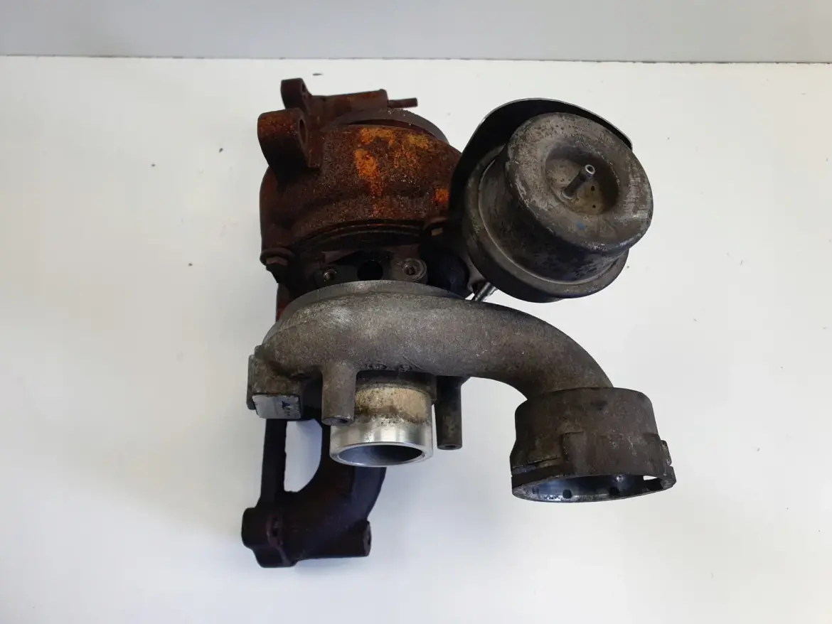 VW Golf V 1.9 TDI TURBOSPRĘŻARKA turbo 038253016R