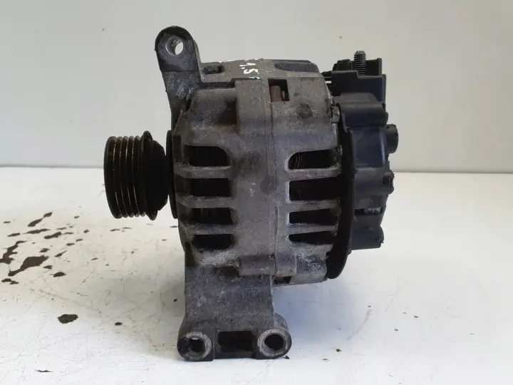 Mercedes W169 1.5 8V ALTERNATOR valeo A2661540802 90A