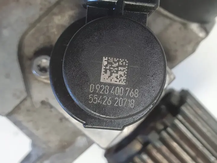 VW Passat B6 2.0 TDI POMPA PALIWA Wtryskowa 0928400768