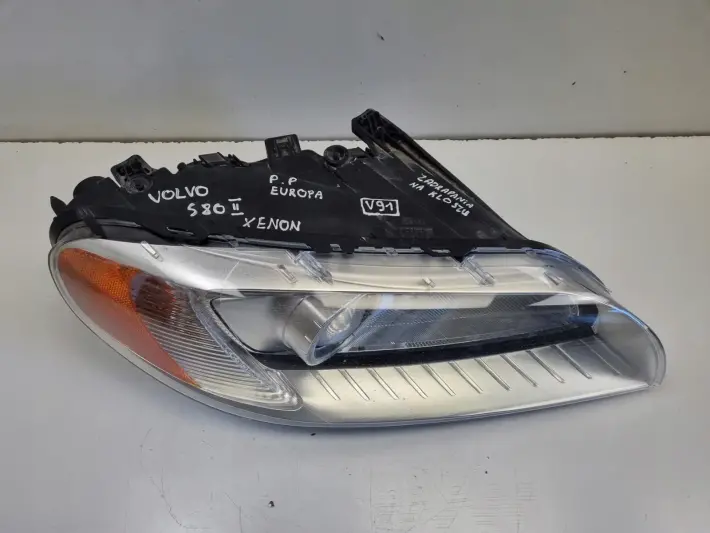 Volvo S80 II V70 III XC70 II PRZEDNIA LAMPA PRAWA PRAWY PRZÓD 31214348
