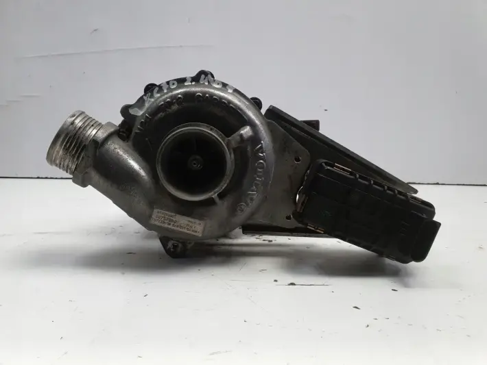 Volvo V70 II XC70 XC90 2.4 D5 TURBOSPRĘŻARKA turbo 30757080 757779-10