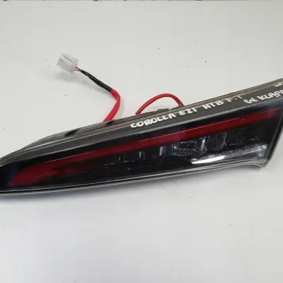 Toyota Corolla E21 HTB TYLNIA TYLNA LAMPA PRAWA prawy tył w klape EUROPA