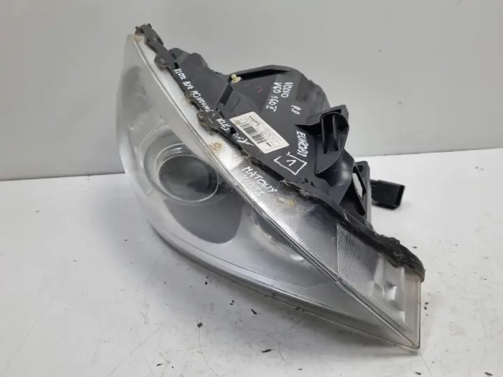Volvo V60 S60 II PRZEDNIA LAMPA PRAWA prawy przód XENON EUROPA 31299991