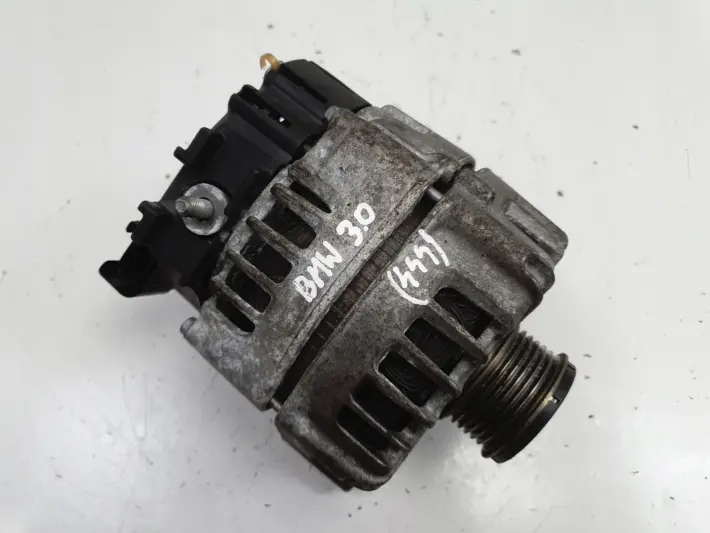 BMW F12 F13 3.0 D ALTERNATOR valeo 8570672 AL04 220A