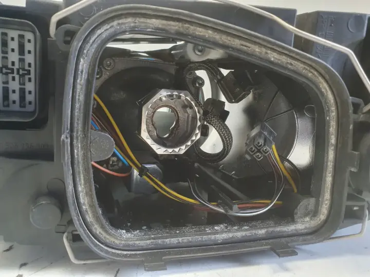 Volvo S40 II V50 LIFT PRZEDNIA LAMPA PRAWA PRAWY PRZÓD europa 31265699